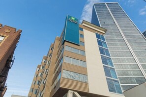 Exterior - Holiday Inn Express (Warwick)