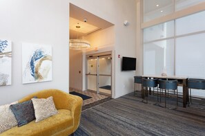 Interior - Holiday Inn Express (Warwick)