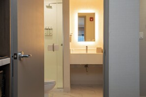 Bathroom - Holiday Inn Express (Warwick)