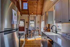 House, 1 King Bed, Mountain View (Bears Valley #171) | Private kitchen