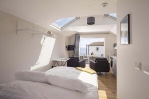 4 bedrooms, desk, iron/ironing board, travel crib