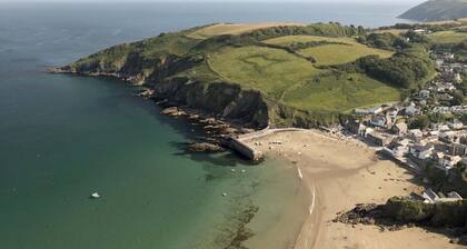 Gorgeous Cottage, Parking, Short Walk to Beach