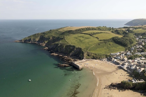 Gorgeous Cottage, Parking, Short Walk to Beach