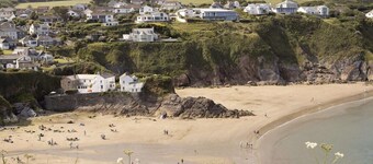 Gorgeous Cottage, Parking, Short Walk to Beach