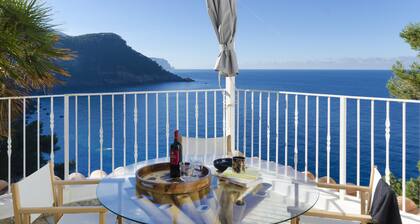 Sea front house with astounding views