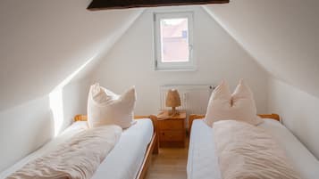 2 slaapkamers, een strijkplank/strijkijzer, reisbedje, gratis wifi