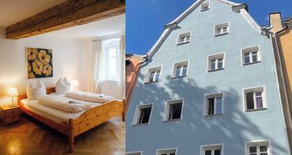 Baroque apartment Walhalla 1 -downtown location-