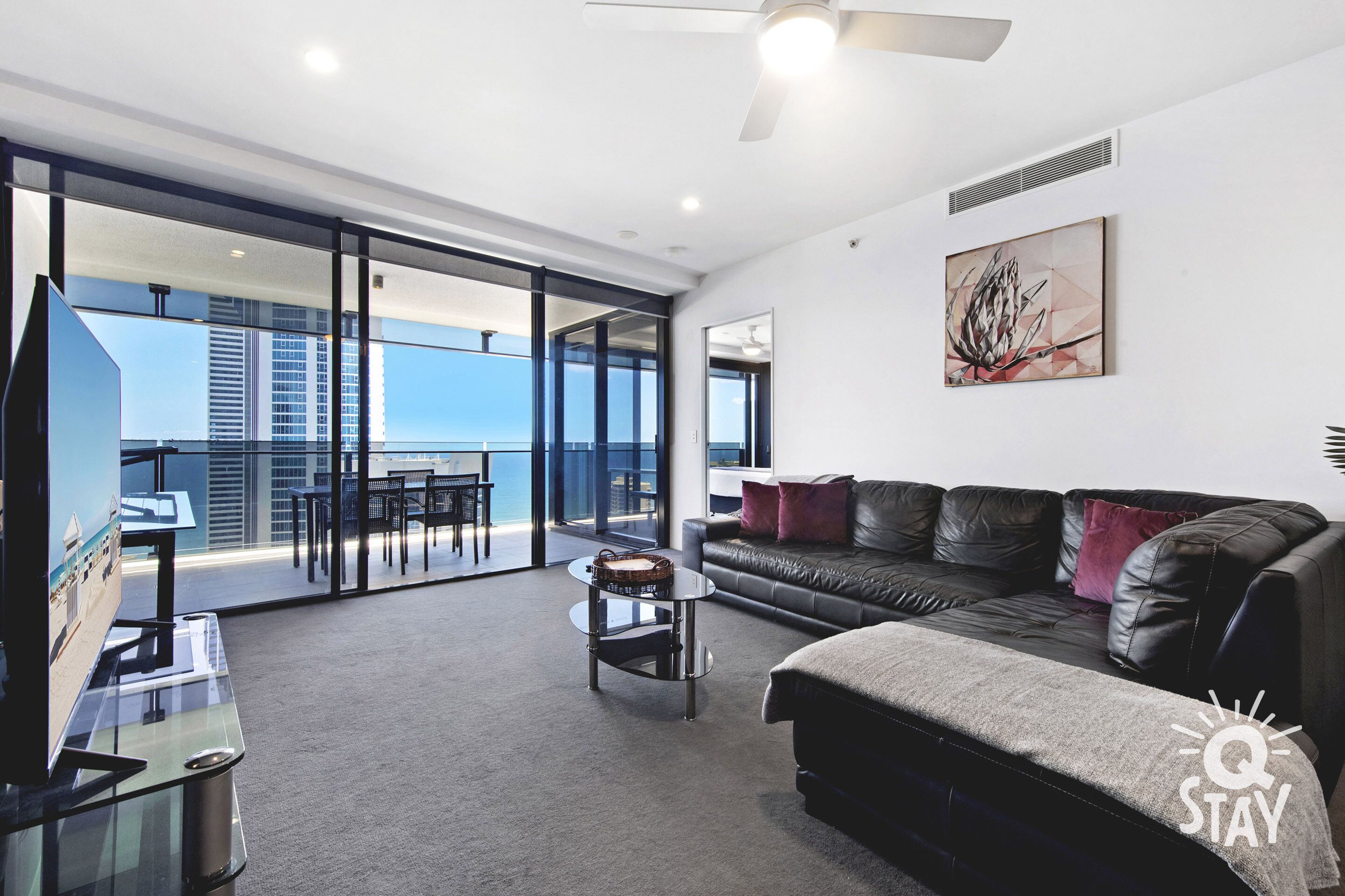 ♦️Circle On Cavill – 1 Bedroom + Study Ocean View — Q Stay