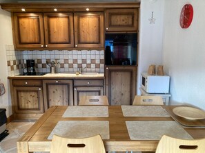 冷蔵庫、電子レンジ、オーブン、食器洗い機