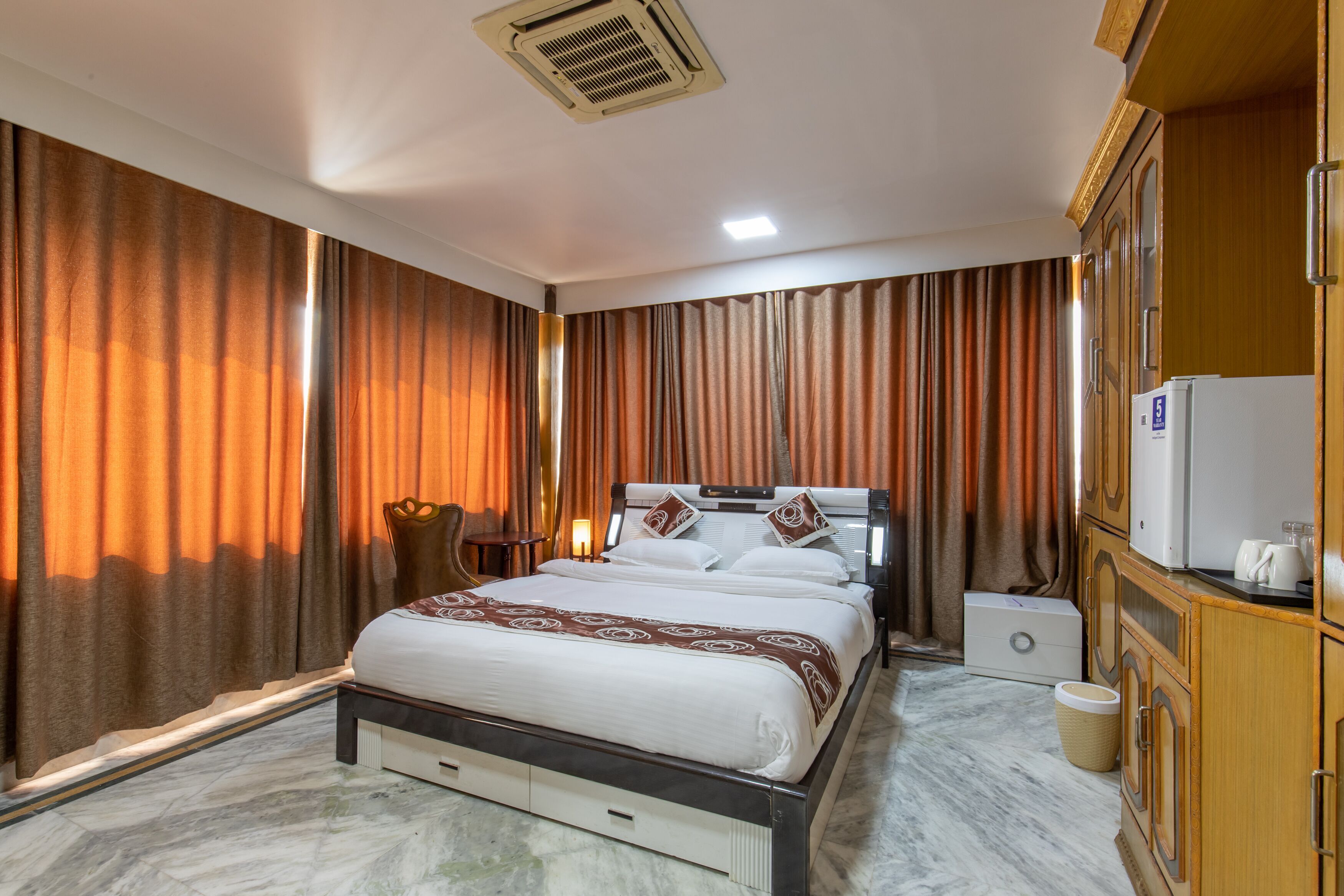Free WiFi, bed sheets