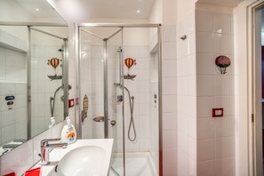 Classic Apartment | Bathroom - Apartments Rione Trastevere XIII (Rome)