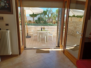 5 Schlafzimmer, Zimmersafe, Schreibtisch, laptopgeeigneter Arbeitsplatz