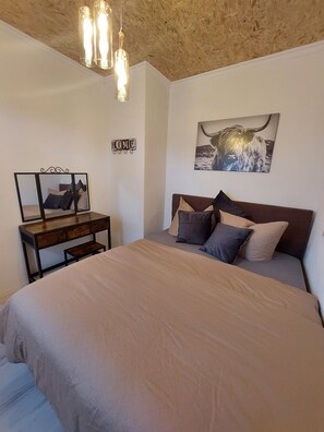 2 habitaciones, tabla de planchar con plancha y wifi gratis 