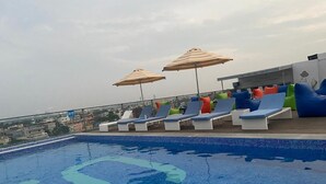 حمّام سباحة خارجي