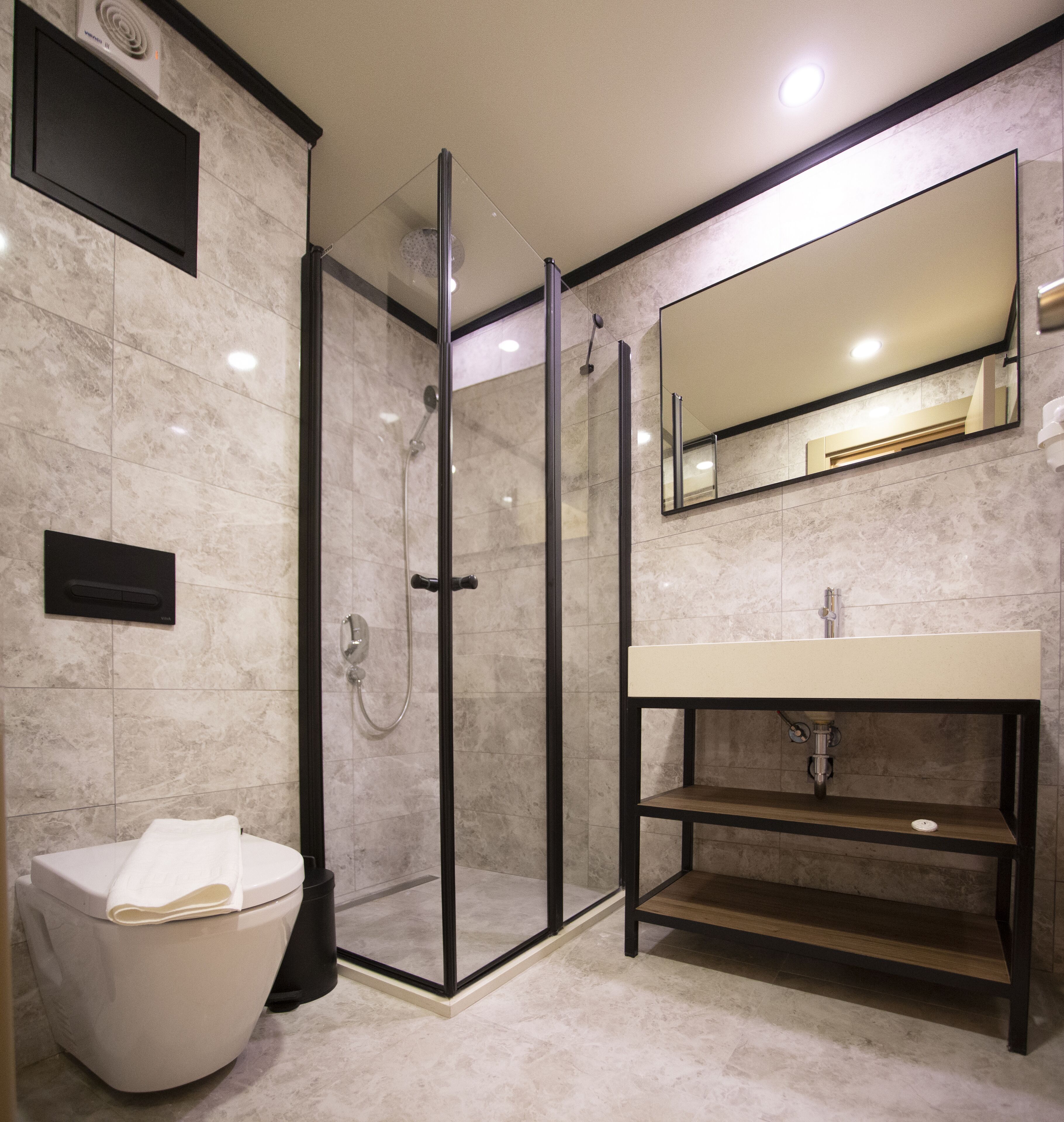 Dusche, Regendusche, kostenlose Toilettenartikel, Haartrockner