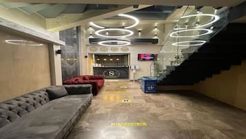 Coin salon dans le hall