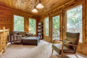House, Multiple Beds, Mountain View (Blue Mist Lodge #2914) | Living area - Blue Mist Lodge #2914 (Sevierville)