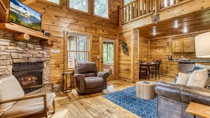 Hus, flere senger, fjellutsikt (Blue Mist Lodge #2914) | Oppholdsområde