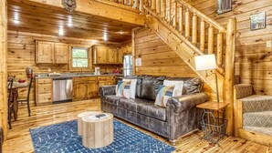 Hus, flere senger, fjellutsikt (Blue Mist Lodge #2914) | Oppholdsområde