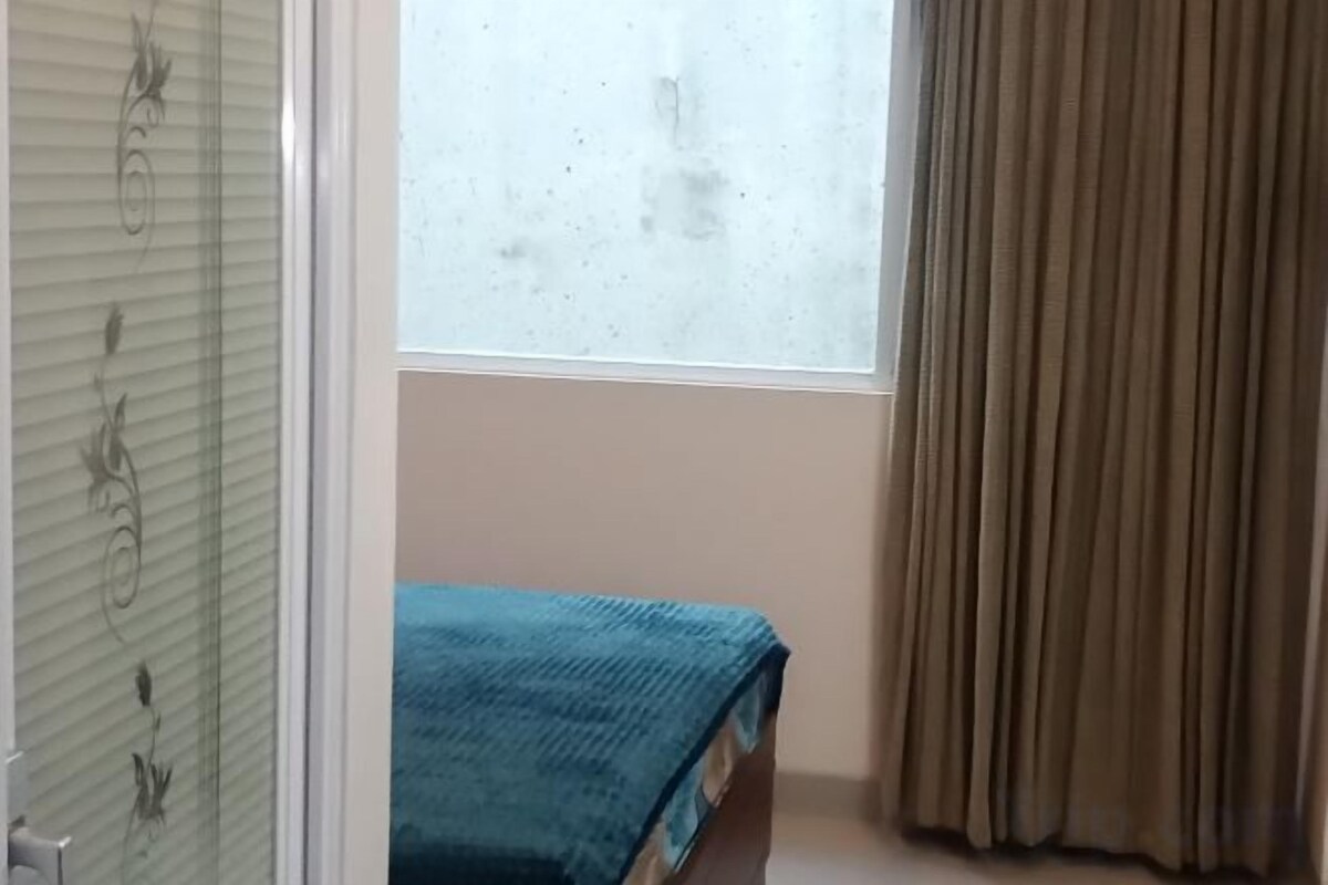 WiFi (free), bed sheets