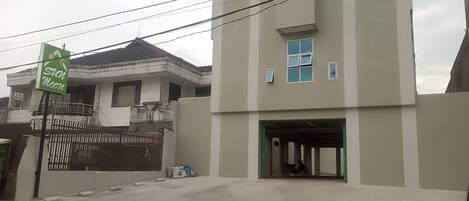 Façana frontal de l'allotjament