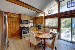 Fridge, microwave, oven, stovetop - Sandy Pause - Ocracoke Island (Ocracoke)