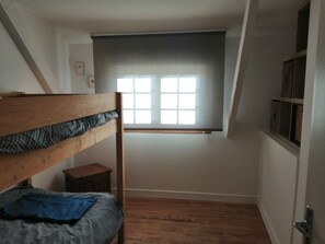 3 chambres, fer et planche à repasser, lit parapluie, Wi-Fi