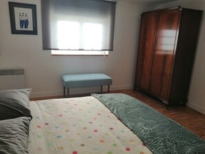3 bedrooms, iron/ironing board, travel cot, WiFi