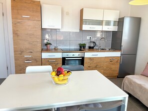 Private kitchen - Summer holiday apartment- spacious sea view terrace- 2 min walk to the beach (Brodarica)