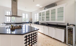 Luxury-Villa | Eigene Küche | Großer Kühlschrank, Mikrowelle, Ofen, Herdplatte