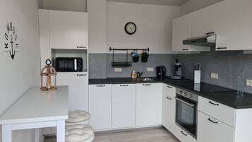 Fridge, microwave, dishwasher, coffee/tea maker