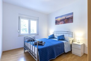 3 bedrooms, iron/ironing board, travel crib, free WiFi