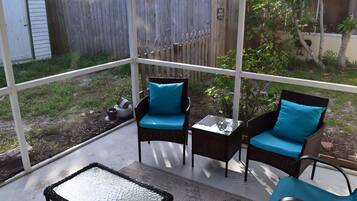Comfort House, 2 Bedrooms | In-room dining