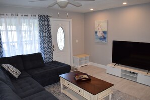Comfort House, 2 Bedrooms | Living area | TV