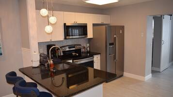 Comfort House, 2 Bedrooms | Private kitchen | Full-size fridge, microwave, oven, stovetop