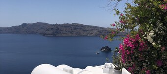 Oia Memories Suites