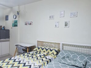 1 bedroom, free WiFi, bed sheets - Lovely place with WIFI perfect for remote work (Quezon City)