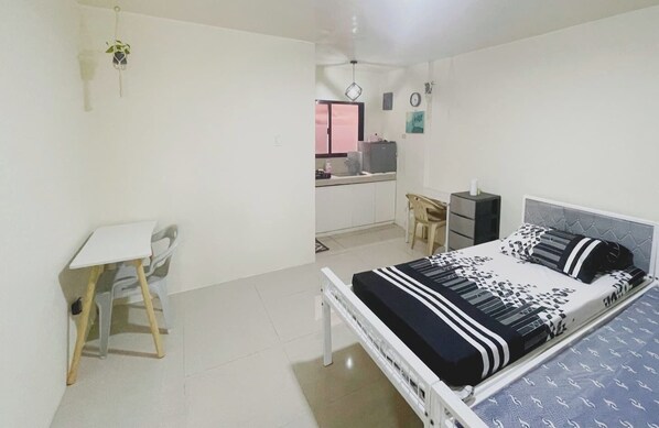 1 bedroom, free WiFi, bed sheets - Lovely place with WIFI perfect for remote work (Quezon City)