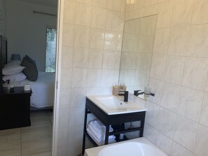 Bathtub