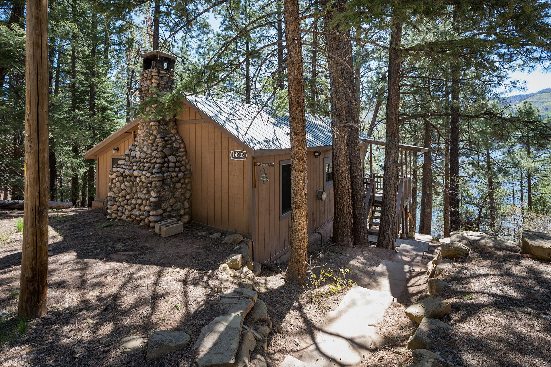 TreeHouse Cabin on Lake Vallecito - Fireplace, Porch, Hammock, Dogs OK