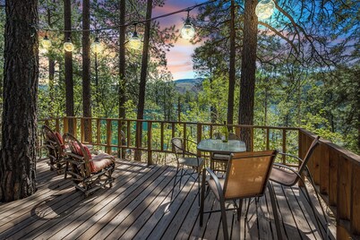 NellieMay Cabin | Short Walk to Lake, Large Porch