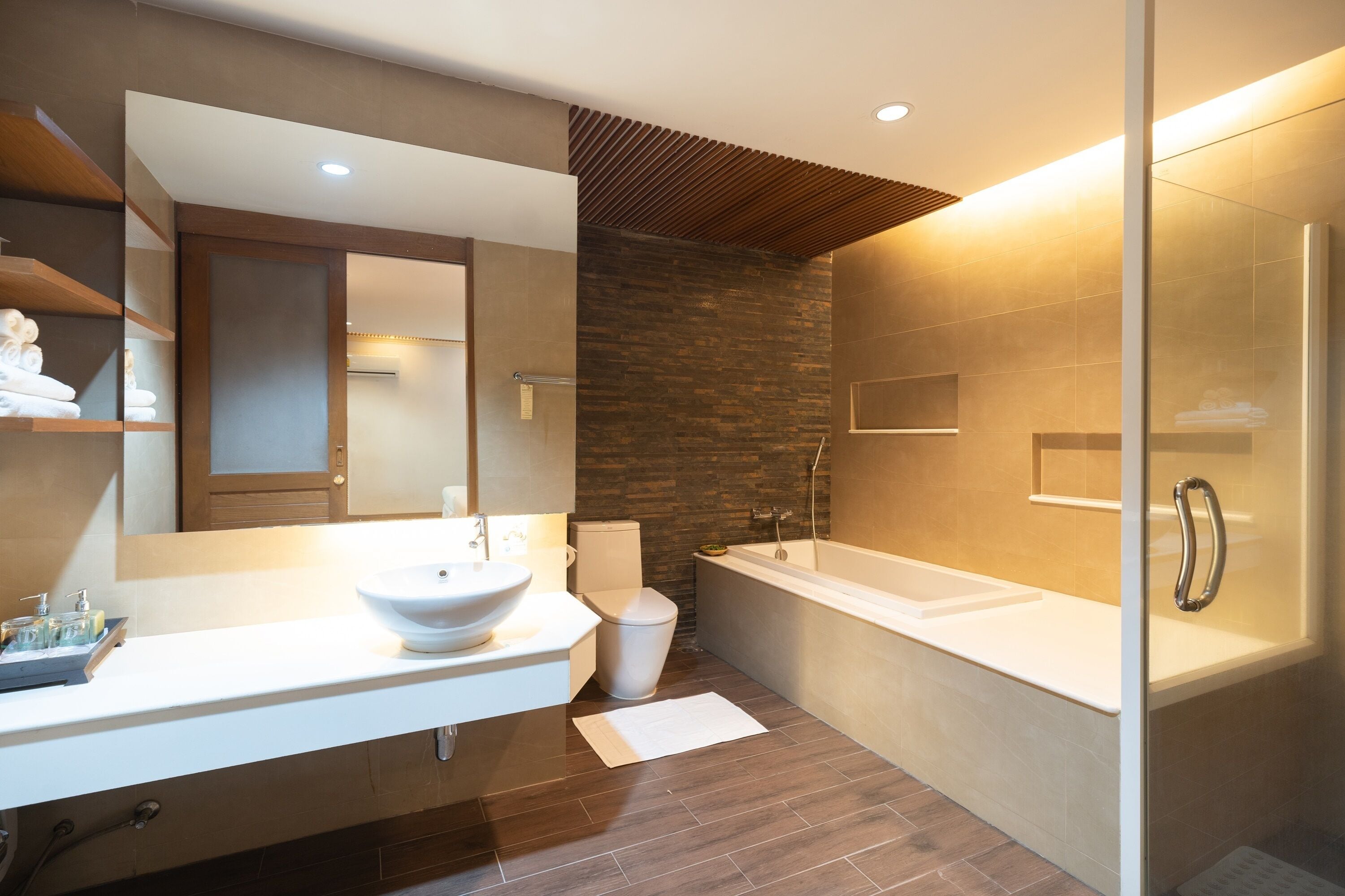 Junior Suite, 1 Bedroom | Bathroom