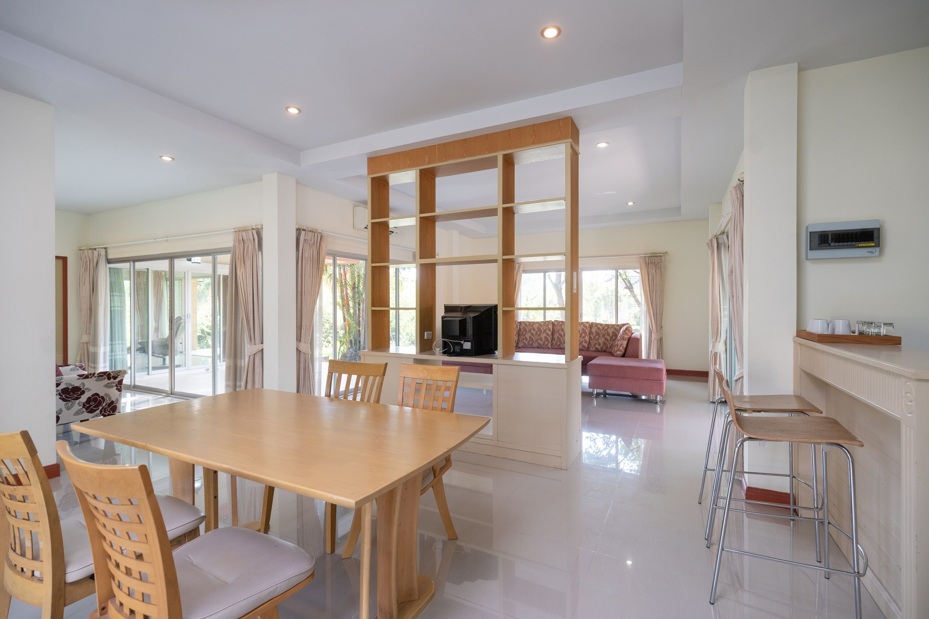 บ้านพัก, 2 ห้องนอน, ระเบียง | บริเวณนั่งเล่น