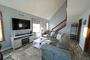 TV, fireplace
