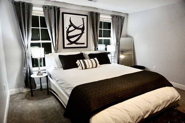 4 bedrooms, iron/ironing board, WiFi, bed sheets