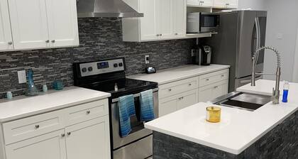 Family Getaway- Beautiful & spacious 4 Bdrm Historic Home with a modern touch!
