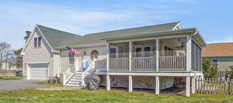 The Sea Horse - Pet friendly; Fenced yard!