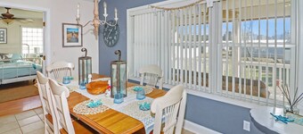 The Sea Horse - Pet friendly; Fenced yard!