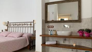 Comfort Double or Twin Room | Premium bedding, Select Comfort beds, free minibar, in-room safe