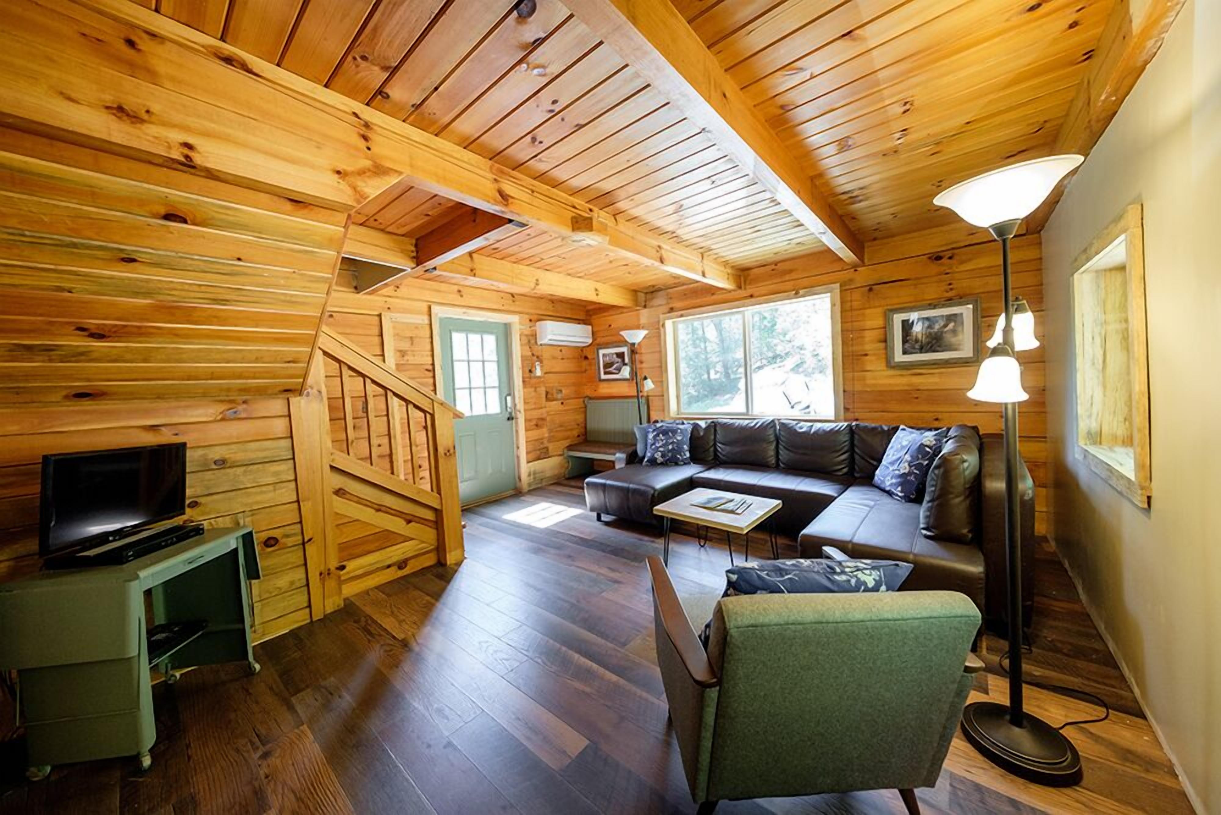 Una televisión, un reproductor de DVD